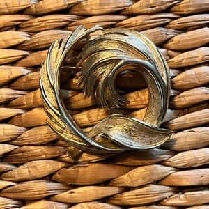 Vintage Lisner Brooch, Goldtone, Signed, Leaf/Feather Design